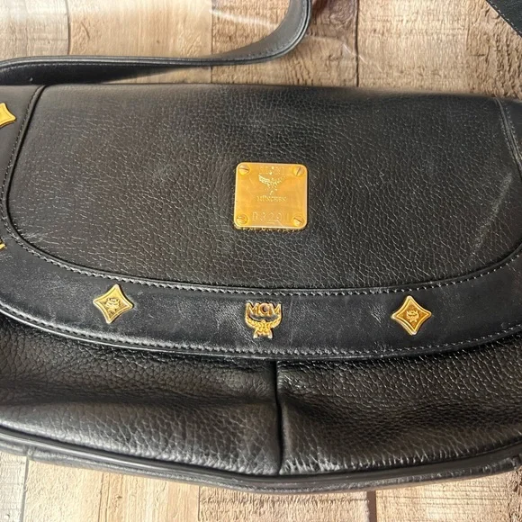 MCM Black Leather Shoulder bag with Gold Hardware - Picture 16 of 16